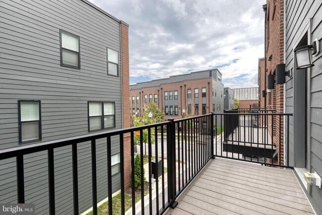 Building Photo - 909 Grundy St