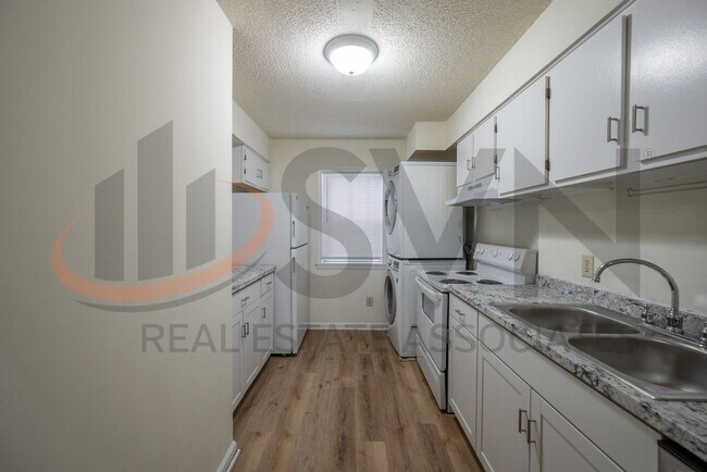 Building Photo - Spacious 2BR, 2BA Condo in Desirable Chapel Hill Community