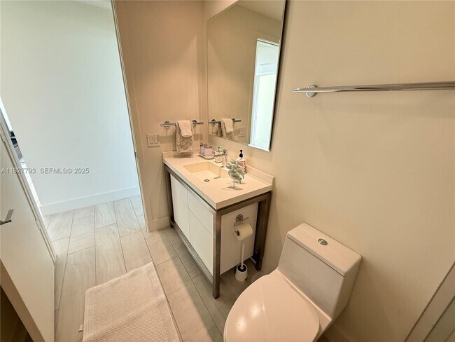 Building Photo - 2000 Metropica Wy