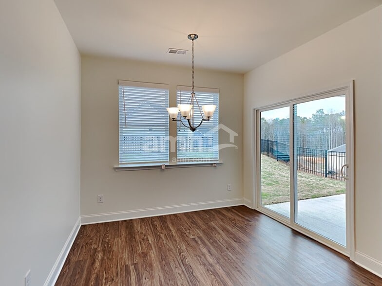 Building Photo - 565 Slew Dr