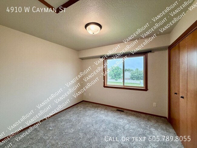 Building Photo - 4910 W Cayman St