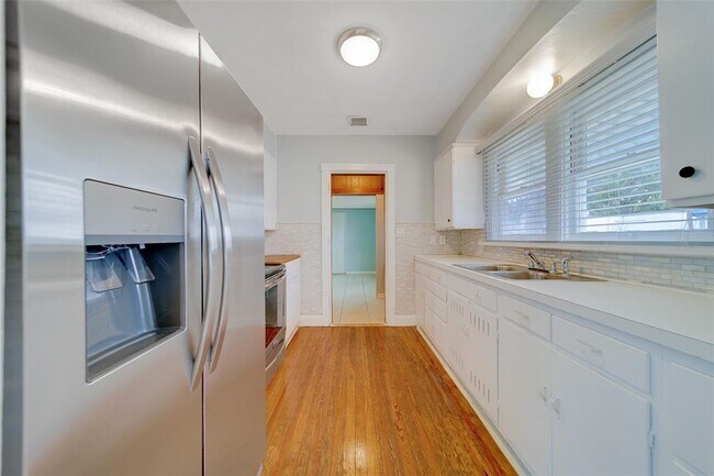 Building Photo - 810 2nd Ave NW