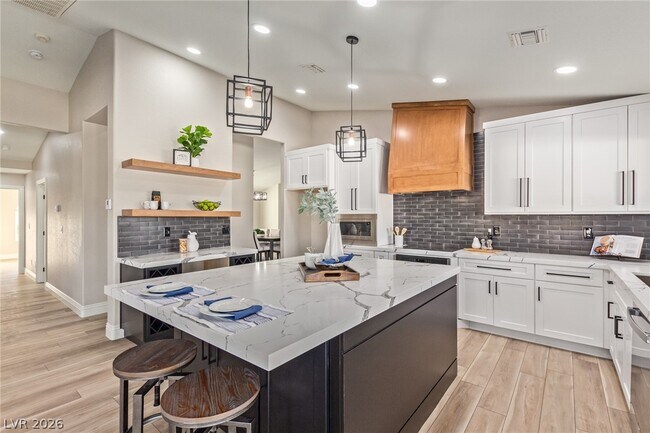 Building Photo - 4785 N Grand Canyon Dr