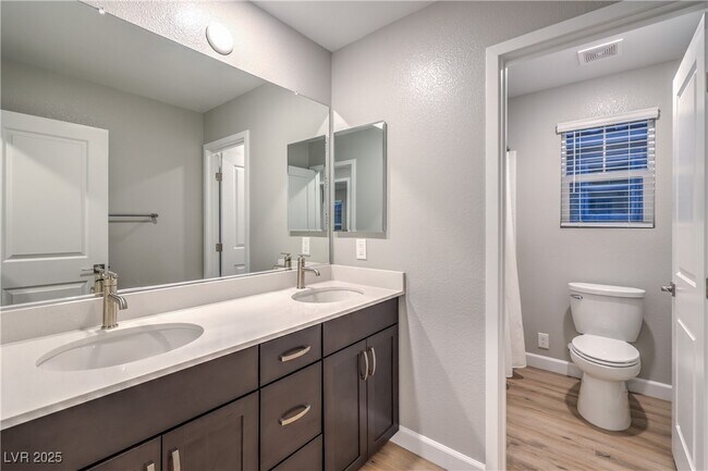 Building Photo - 2457 Padulle Pl