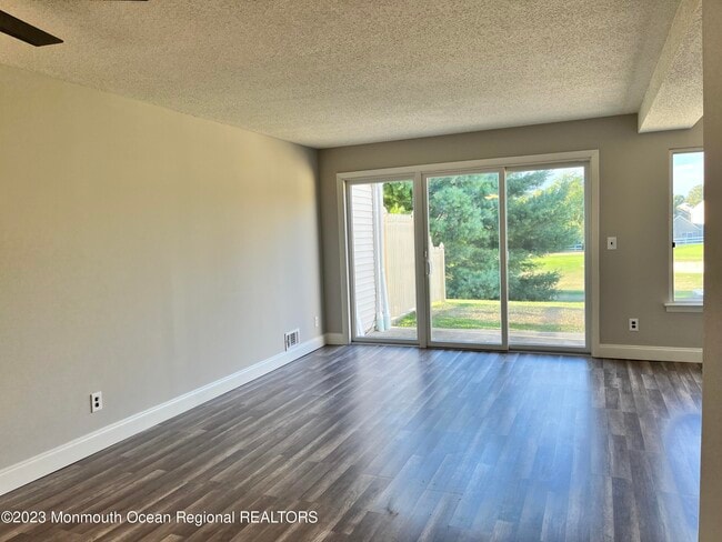 Building Photo - 47 Greenwood Dr