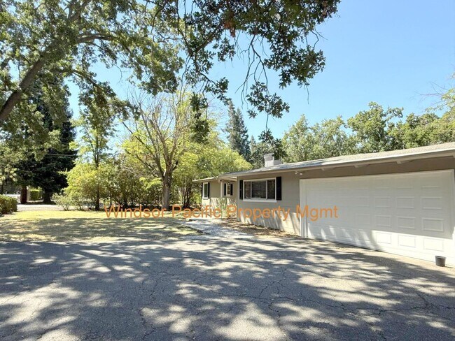 Building Photo - Sprawling Westside Walnut Creek Ranch Home...