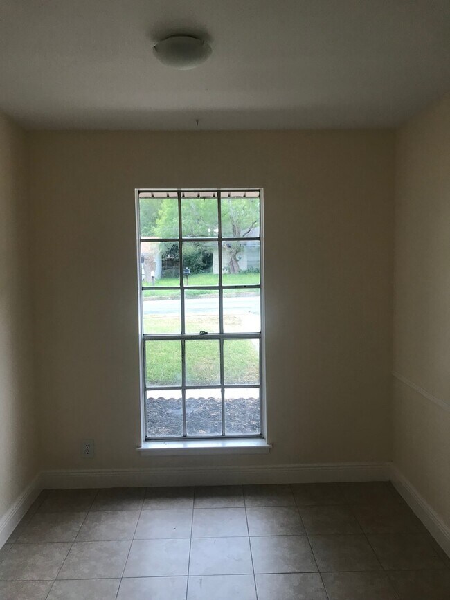 Building Photo - Remodeled 4 bedroom 2 bath home ready for move-in