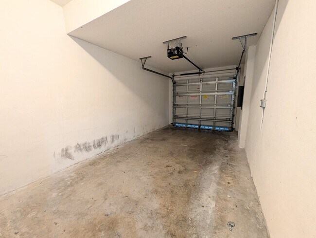 Building Photo - Gorgeous 2BR/2.5BA Townhouse in Gated Community – Lauderhill