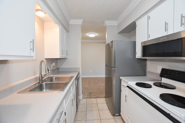 Building Photo - Charming Condo with community pool