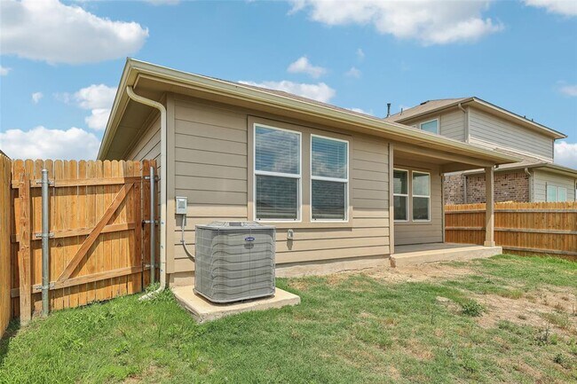 Building Photo - 528 Evergreen Sumac Lp