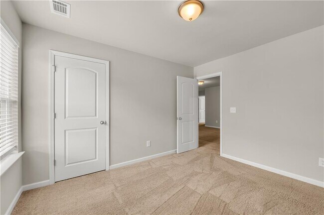 Building Photo - 1486 Fern Ridge Ln