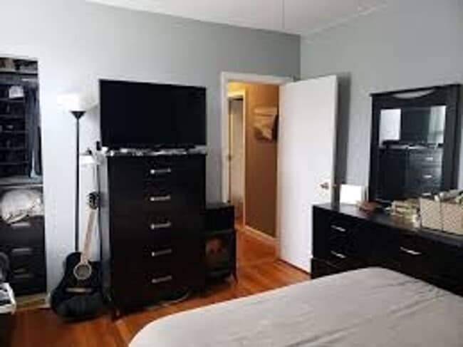 Building Photo - 3 bedroom Unit in Brighton, Steps from The T, Eat, in Kitchen Laundry on a Site, Parking for Rent