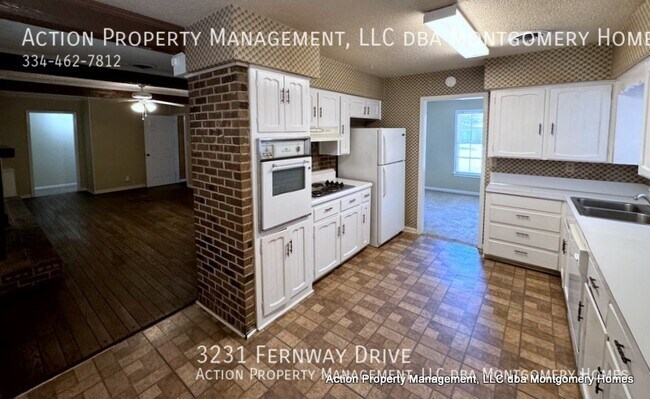 Building Photo - 3231 Fernway Dr