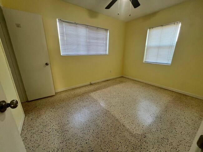 Building Photo - 3700 Corrine Dr