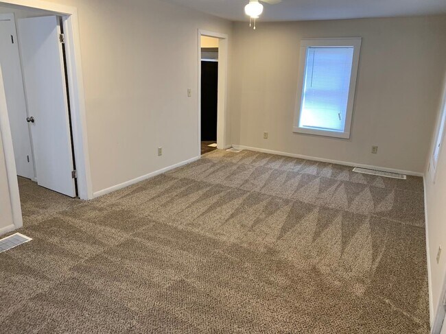 Building Photo - Updated and Spacious 2 Bedroom Home!