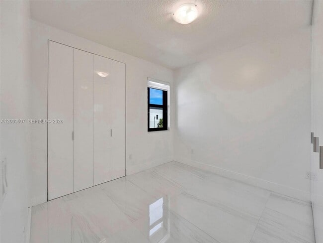 Building Photo - 10500 NW 78th Terrace