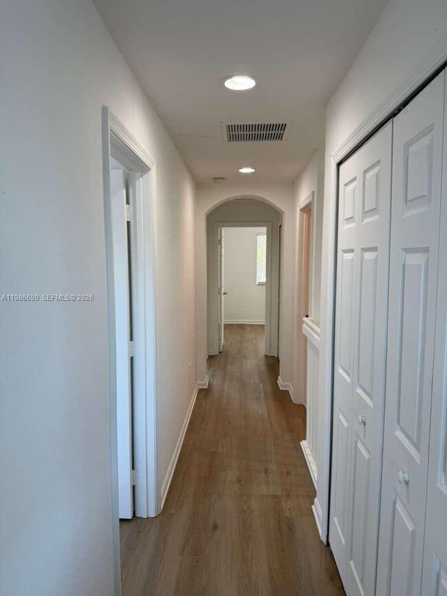 Building Photo - 2470 SE 15th Pl