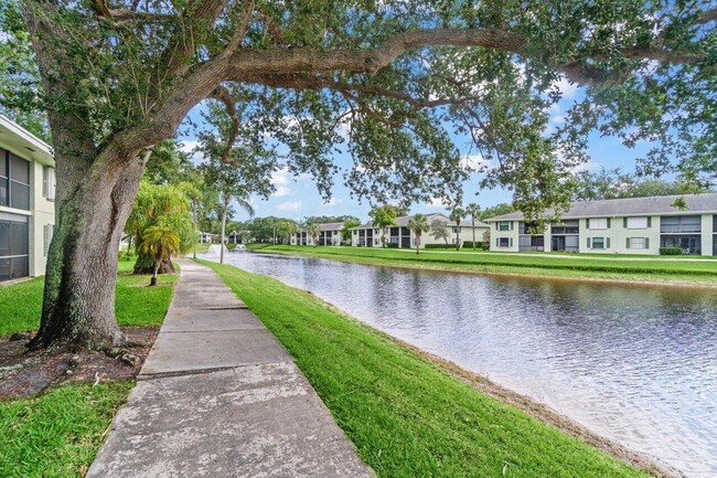 Building Photo - 1001 Sabal Ridge Cir
