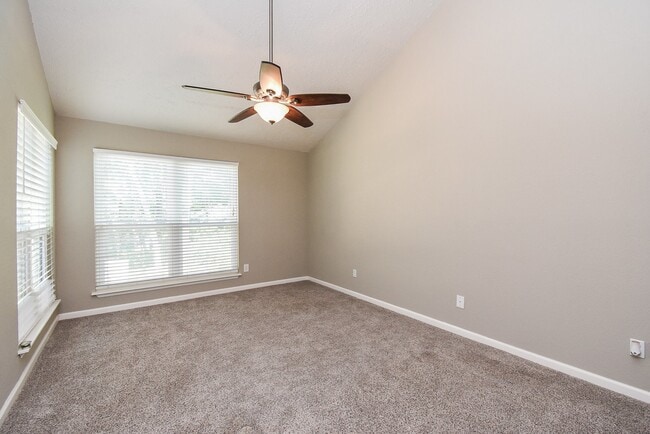 Building Photo - 9400 Doliver Dr