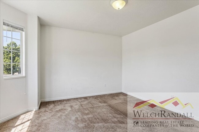 Building Photo - Beautiful 3 Bed 1.5 Bath Townhome in Ogden