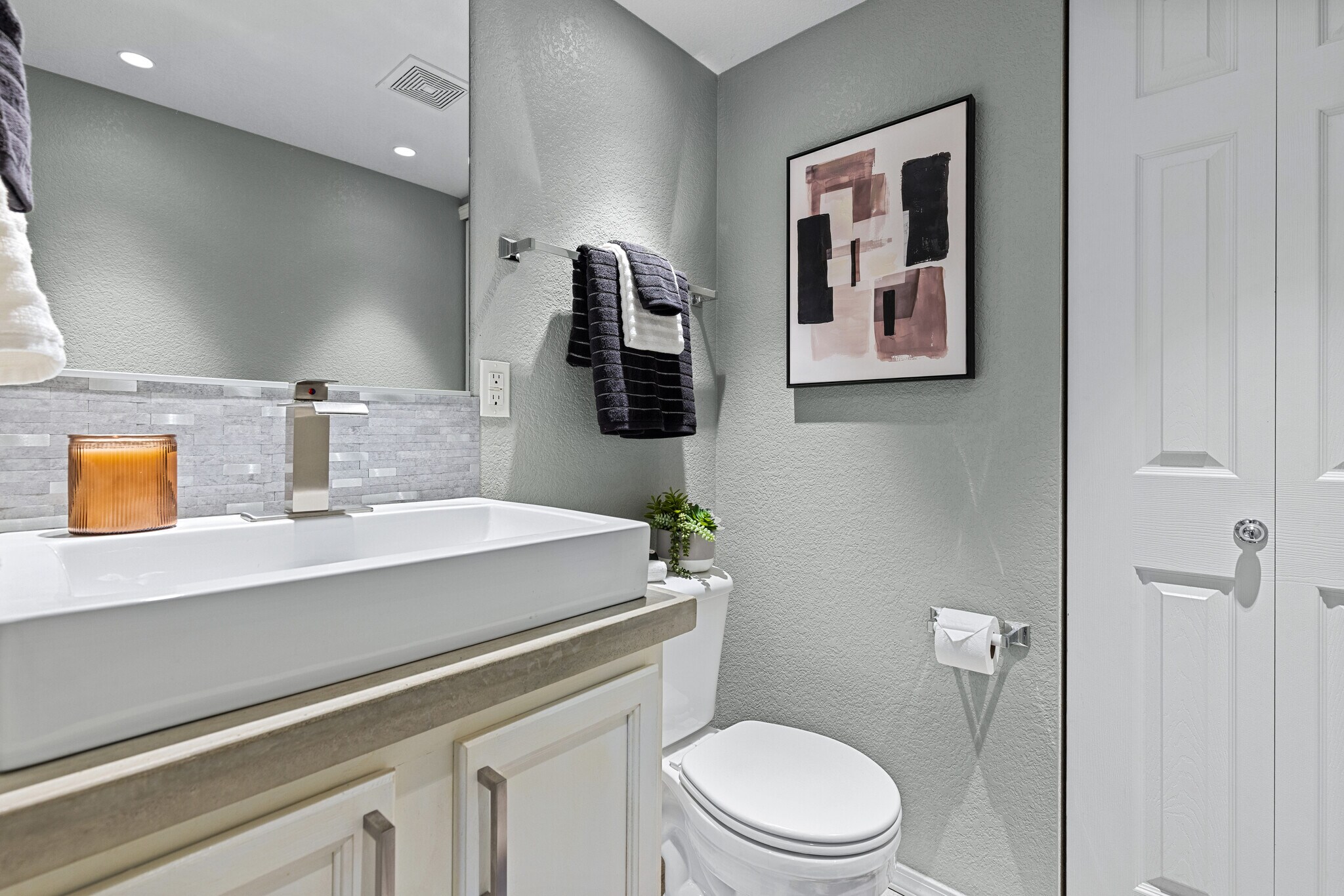 Home Now Empty - Staged Photos - 17072 E Wyoming Dr
