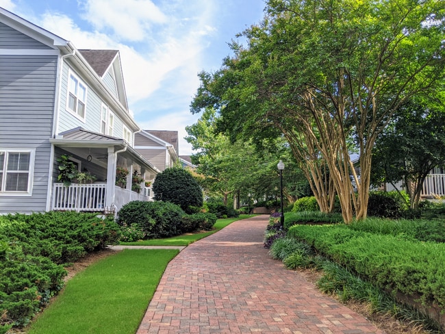 Building Photo - 324 Carlyle Park Dr