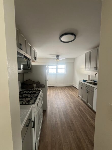 Building Photo - 14 Alpine Dr