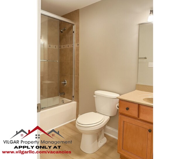 Building Photo - New & Updated! 2BR/2BA w/ Fireplace, Garag...