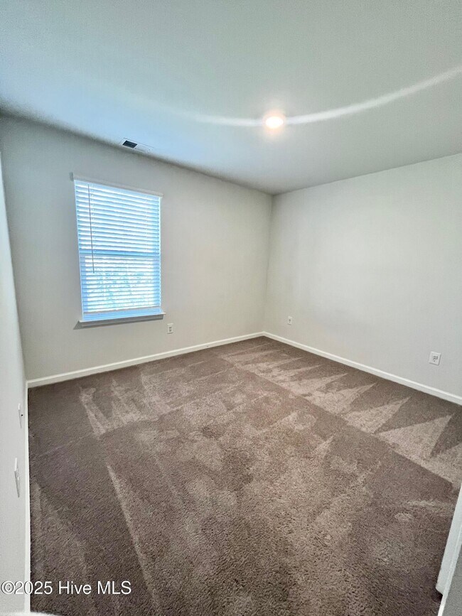Building Photo - 421 High Ridge Ct