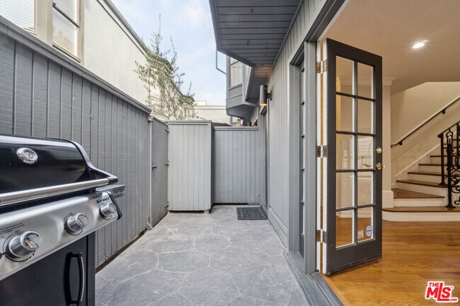 Building Photo - 880 Hilldale Ave