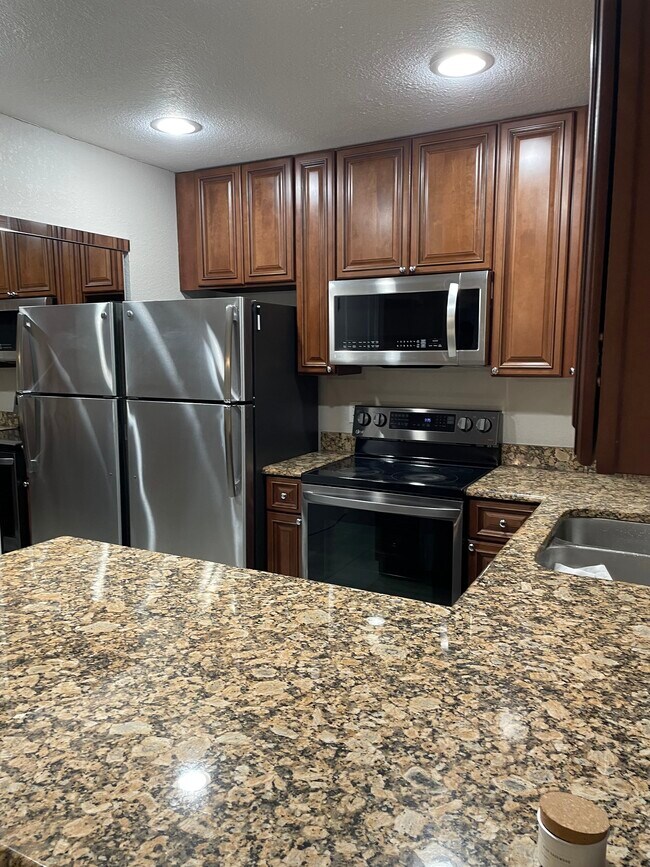 Building Photo - 43 Windtree Ln
