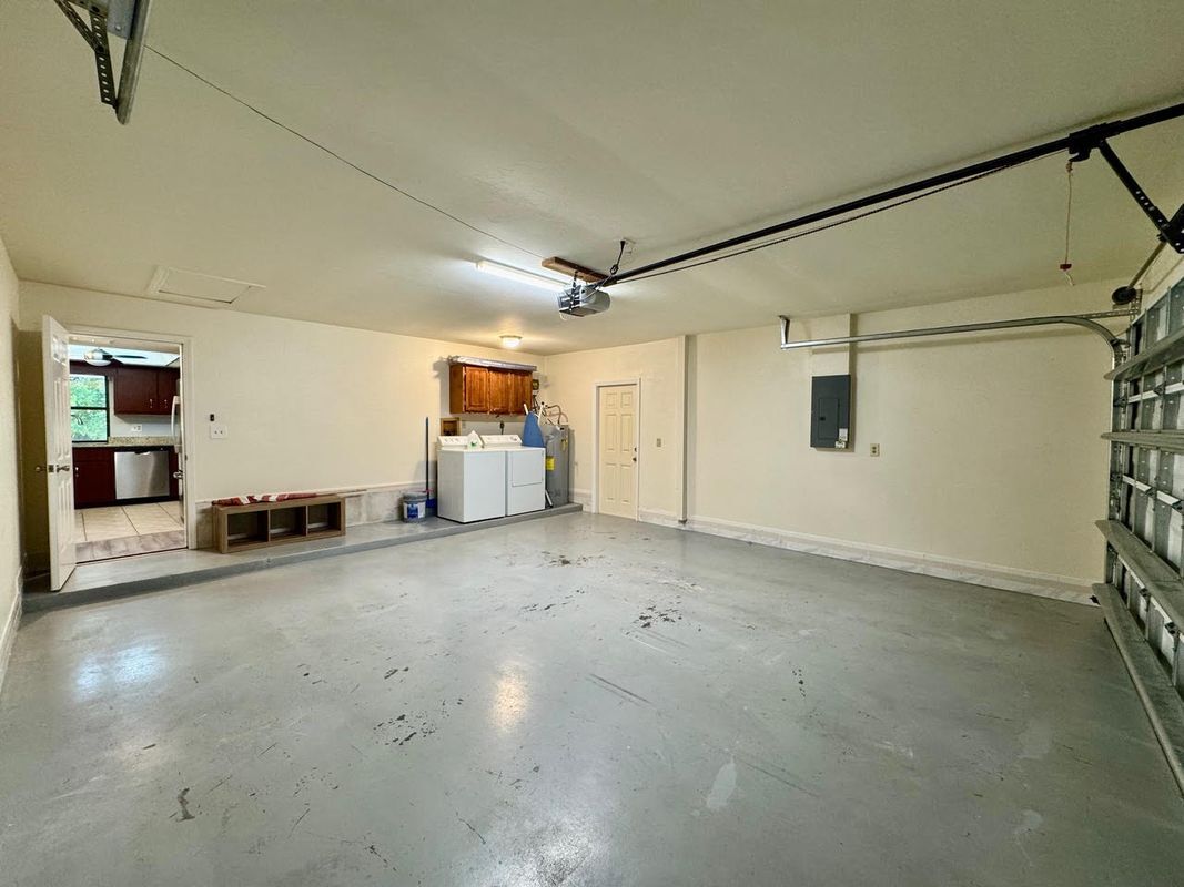 Building Photo - 3725 SW 6th Ave