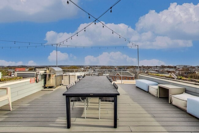 Building Photo - Gorgeous 2 bed + 1 Bath with a VIEW!