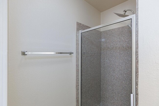 Building Photo - Freshly Renovated 2-Bedroom Las Vegas Condo