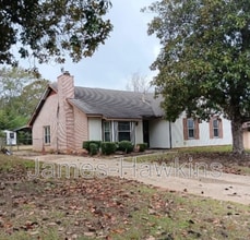 Building Photo - 713 Amity Ln