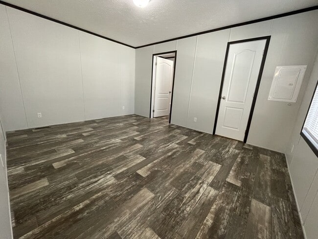 Building Photo - 15978 Villaire Ave