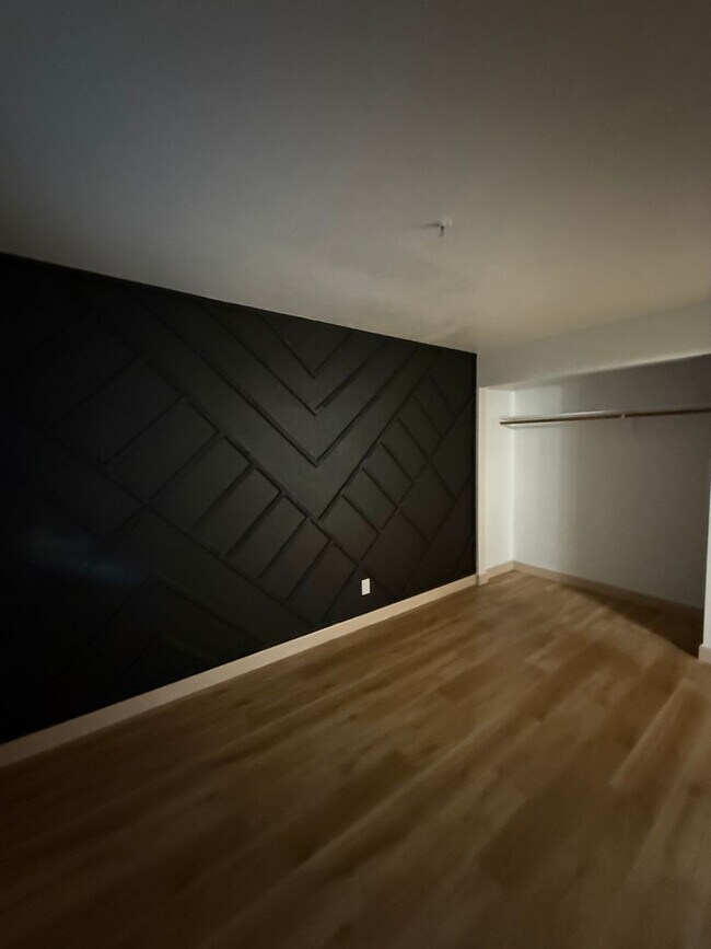 Building Photo - Gated Community with easy west bound 80 access