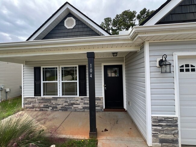 Building Photo - Spacious 3/2 Move In Ready Now!