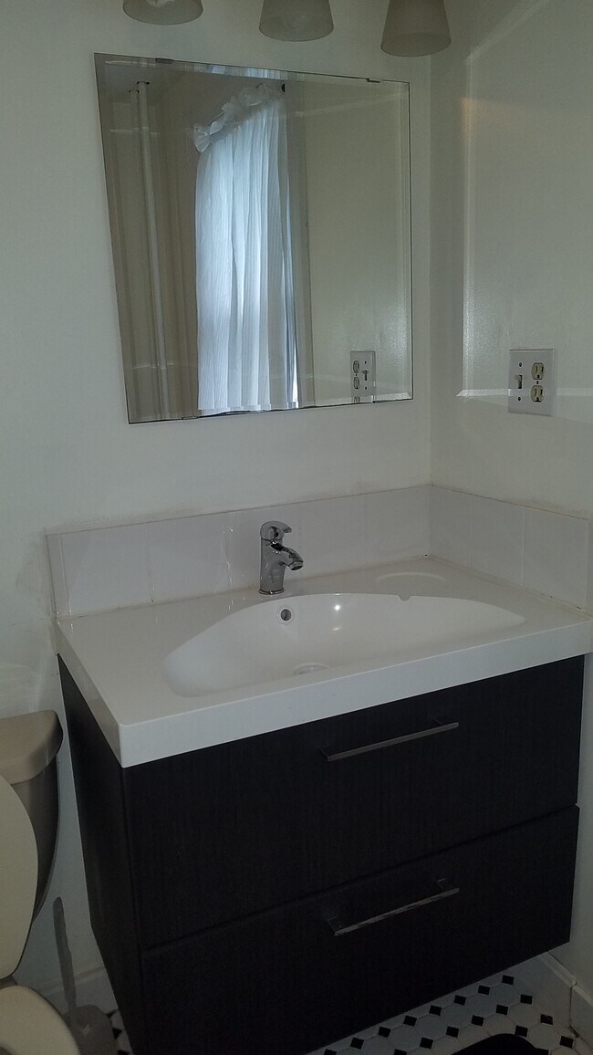 Building Photo - 26 Calvert St