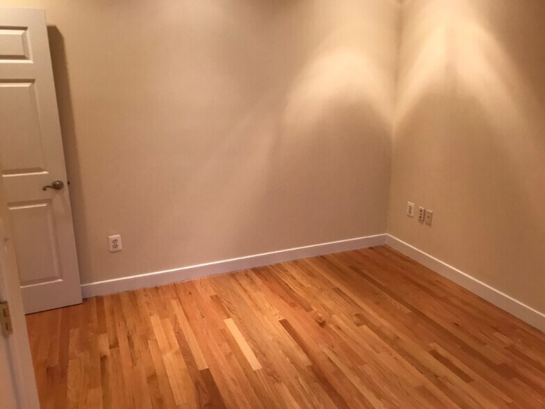 Building Photo - 3227 11th St NW