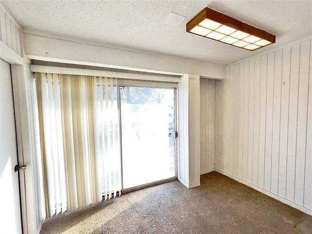 Building Photo - 3119 Lakeside Dr