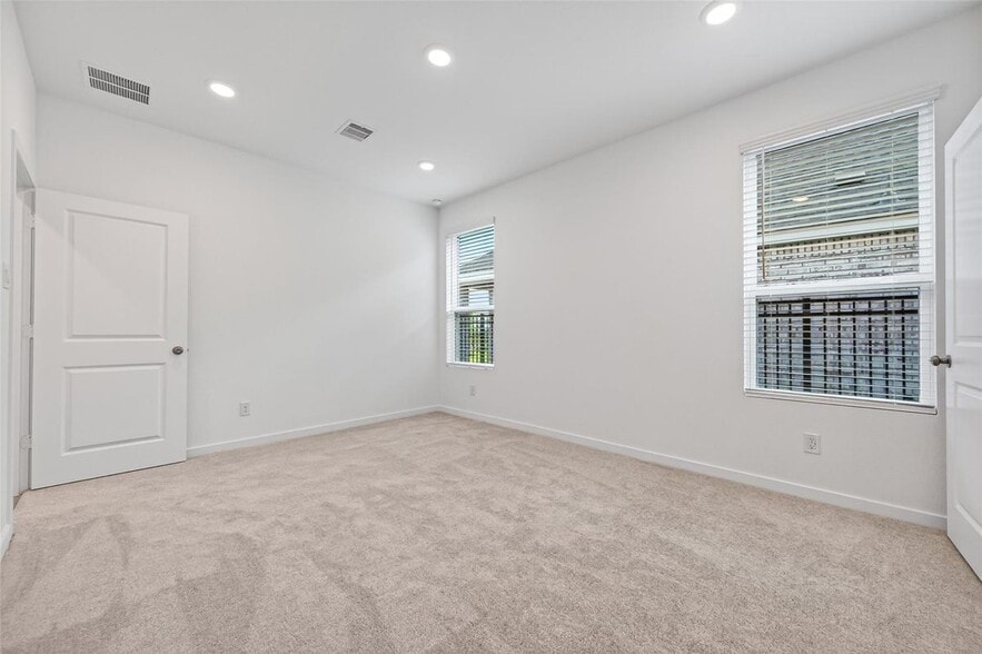Building Photo - 27435 Sunterra Village Dr