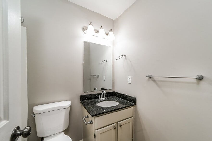 Building Photo - 7747 S Briar Dr