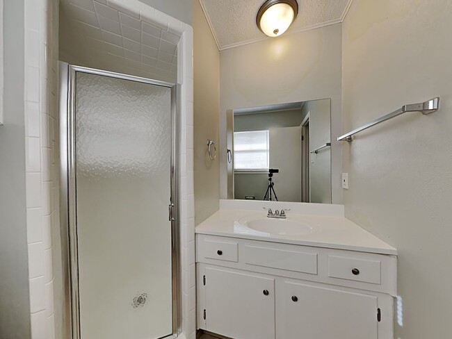 Building Photo - Newly Renovated Single Family Home | 3 BR/1.5BA | 1-Car Covered Parking | Gated backyard