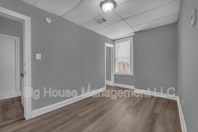 Building Photo - 339 E 25th St