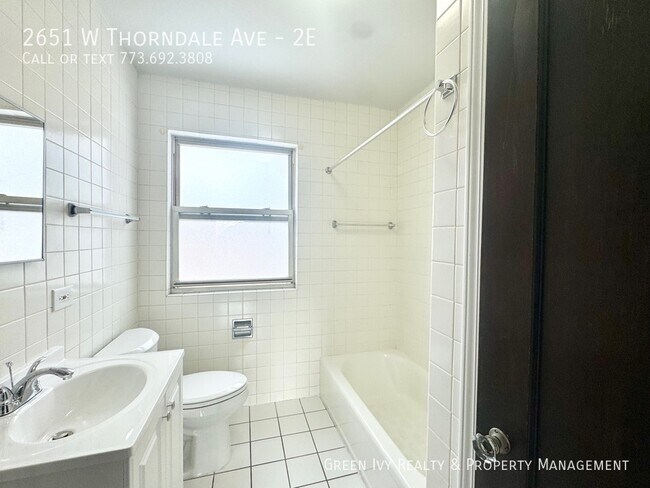 Building Photo - 2651 W Thorndale Ave