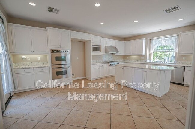 Building Photo - 23902 Lakeside Rd