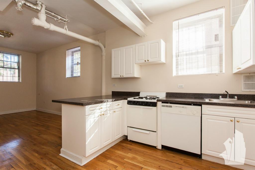 Building Photo - 1105 W Wellington Ave
