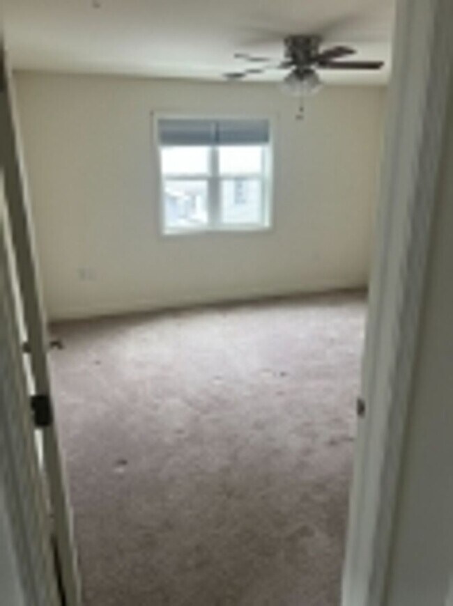 Building Photo - 1047 Broadway