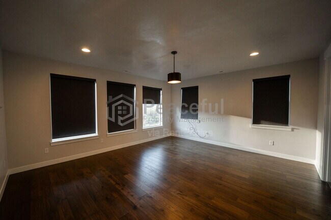 Building Photo - 1867 S Prairie Pond Rd